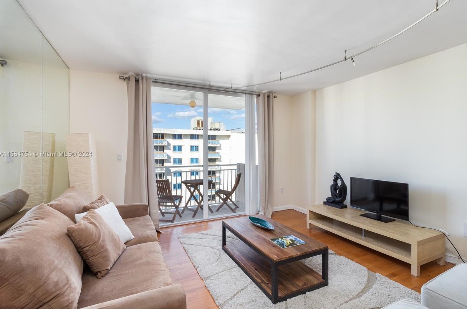 345 Ocean Dr #1020, Miami, FL 33139