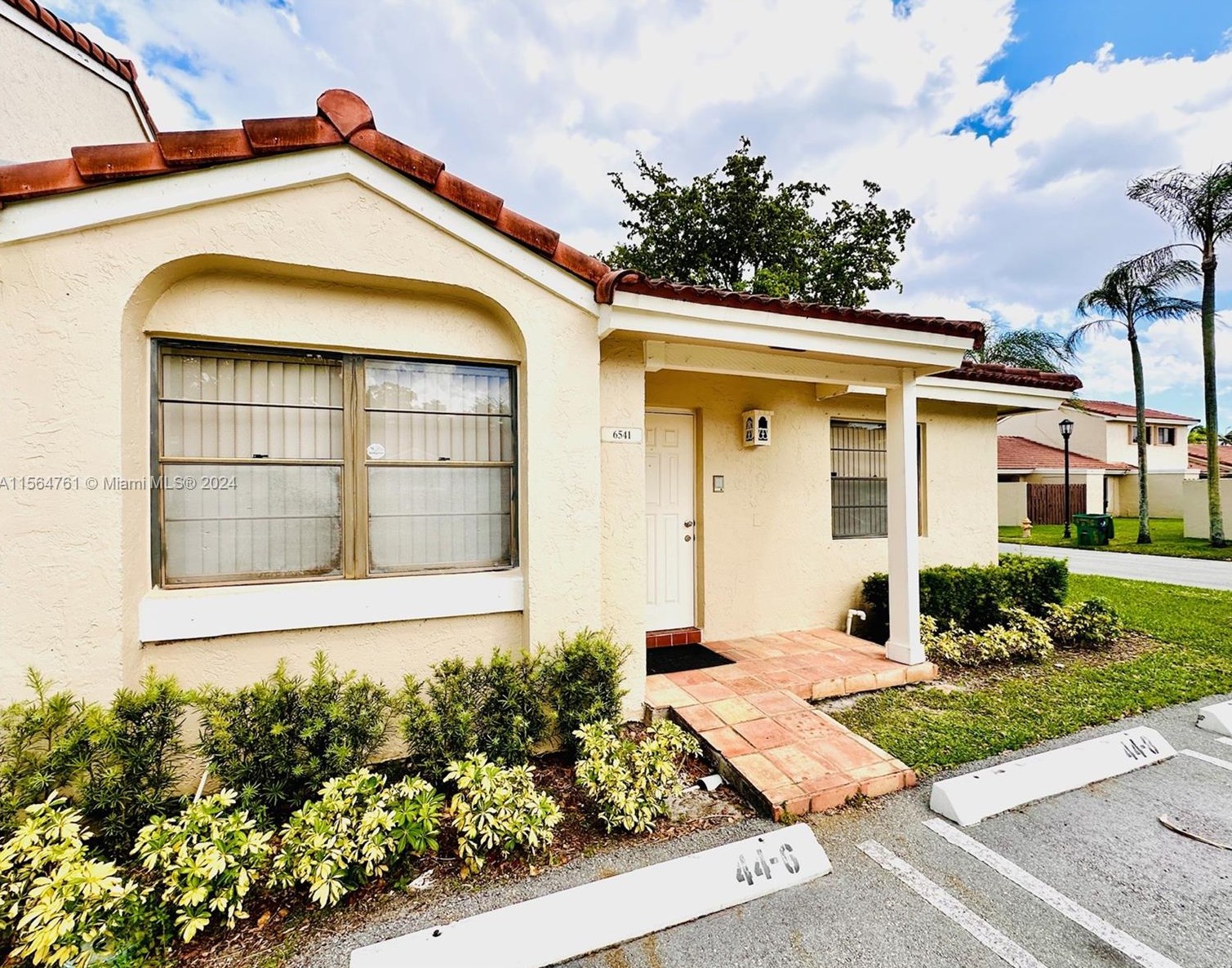 6541 Nw 170th Terrace, Hialeah, FL 33015