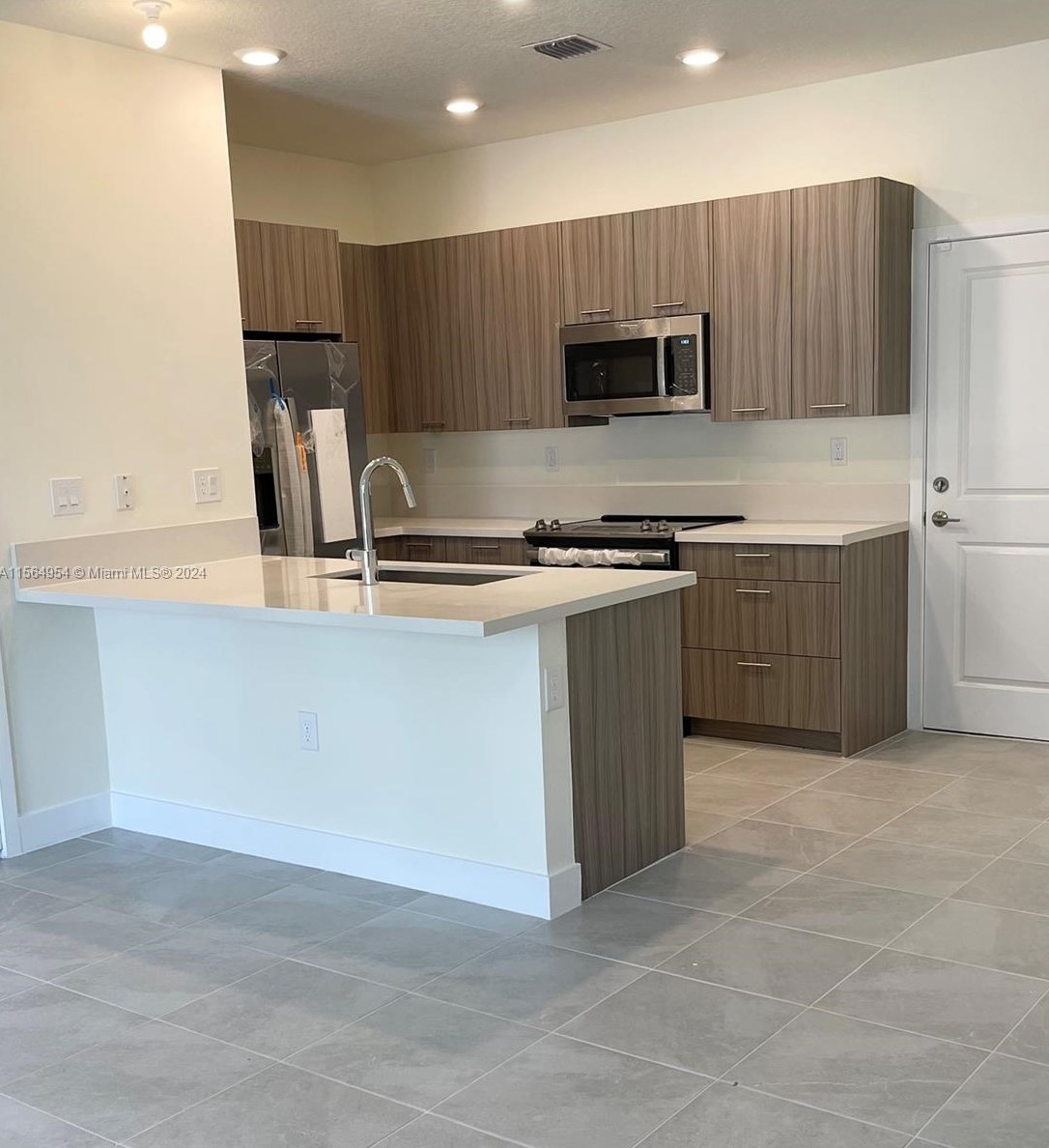 4606 Nw 83rd Path #4606, Miami, FL 33166