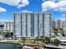 500 Bayview Dr #831, Miami, FL 33160