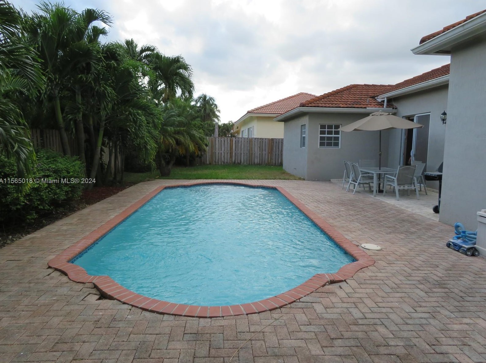 15764 Sw 101st St, Miami, FL 33196