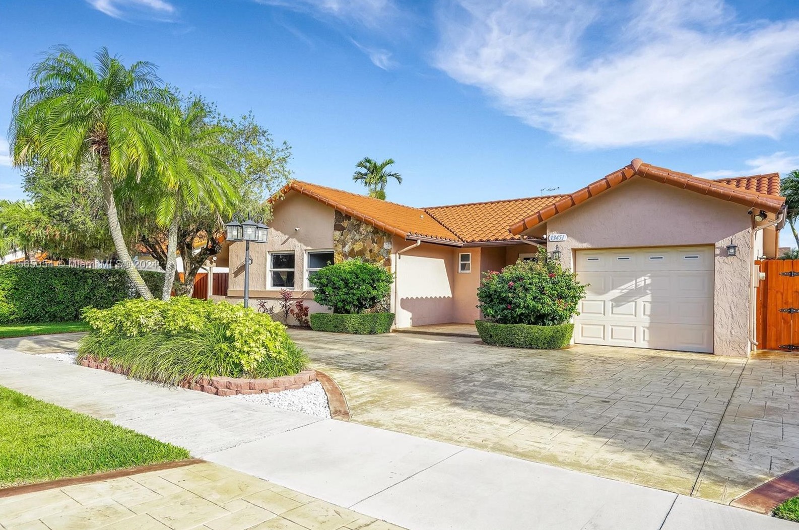 13451 25th St, Miami, FL 33175-1152