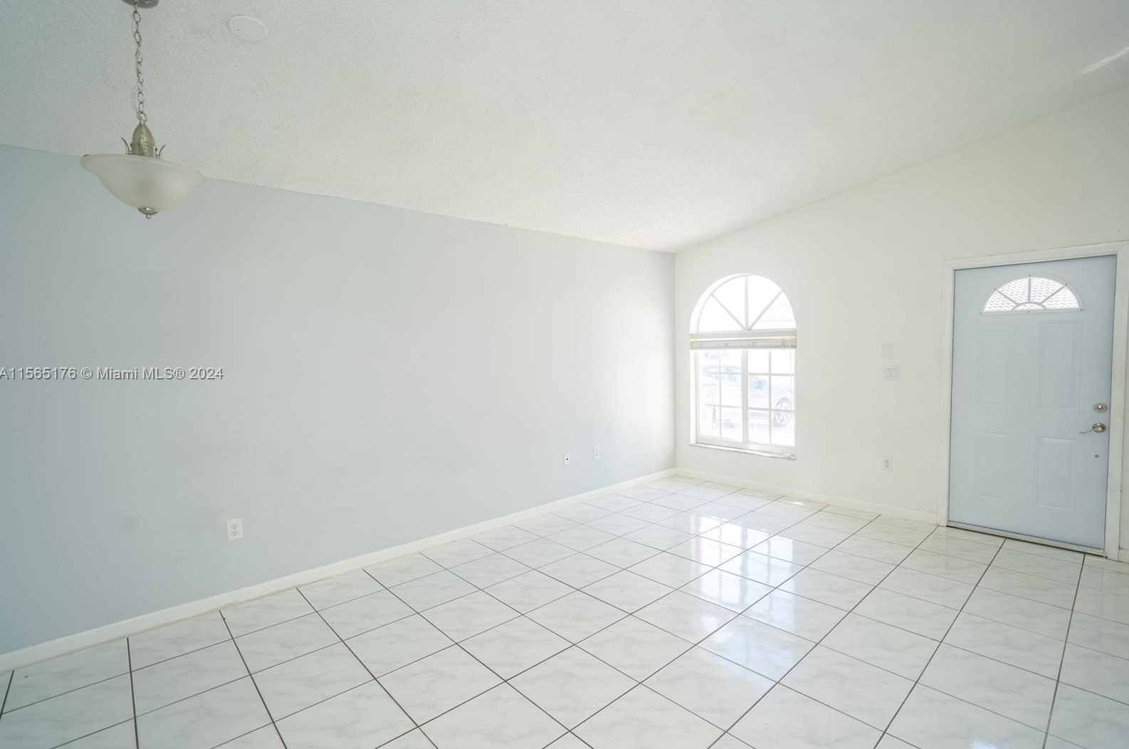 7001 W 35th Ave #256, Hialeah, FL 33018