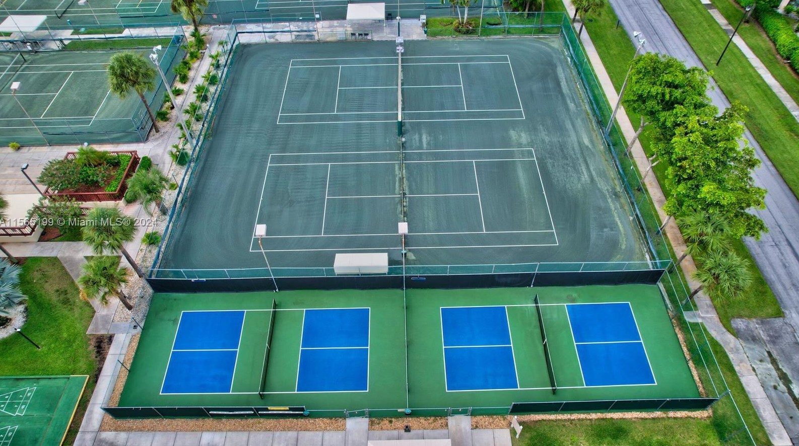 5177 Rose Hill Dr, Boynton Beach FL  33437-1307 exterior