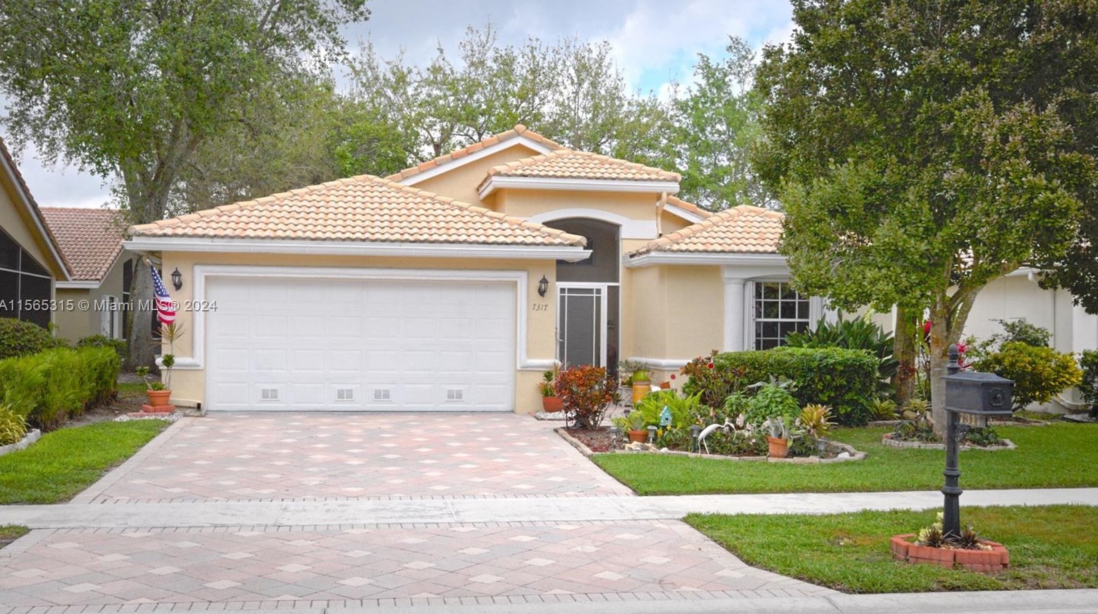 7317 Lugano Dr, Boynton Beach, FL 33437-6072