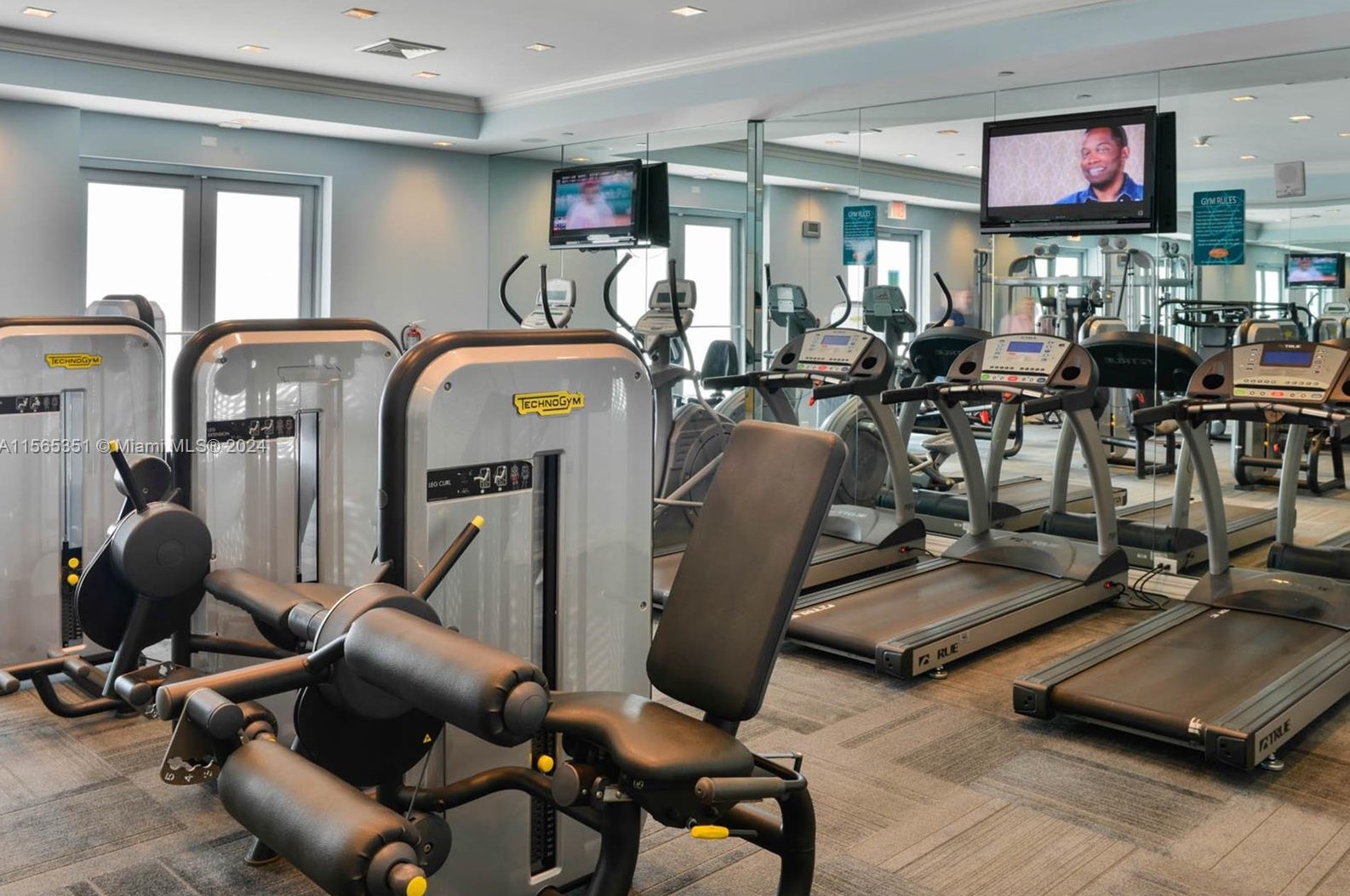 200 Sunny Isles Blvd, Miami FL 33160-4398 exterior