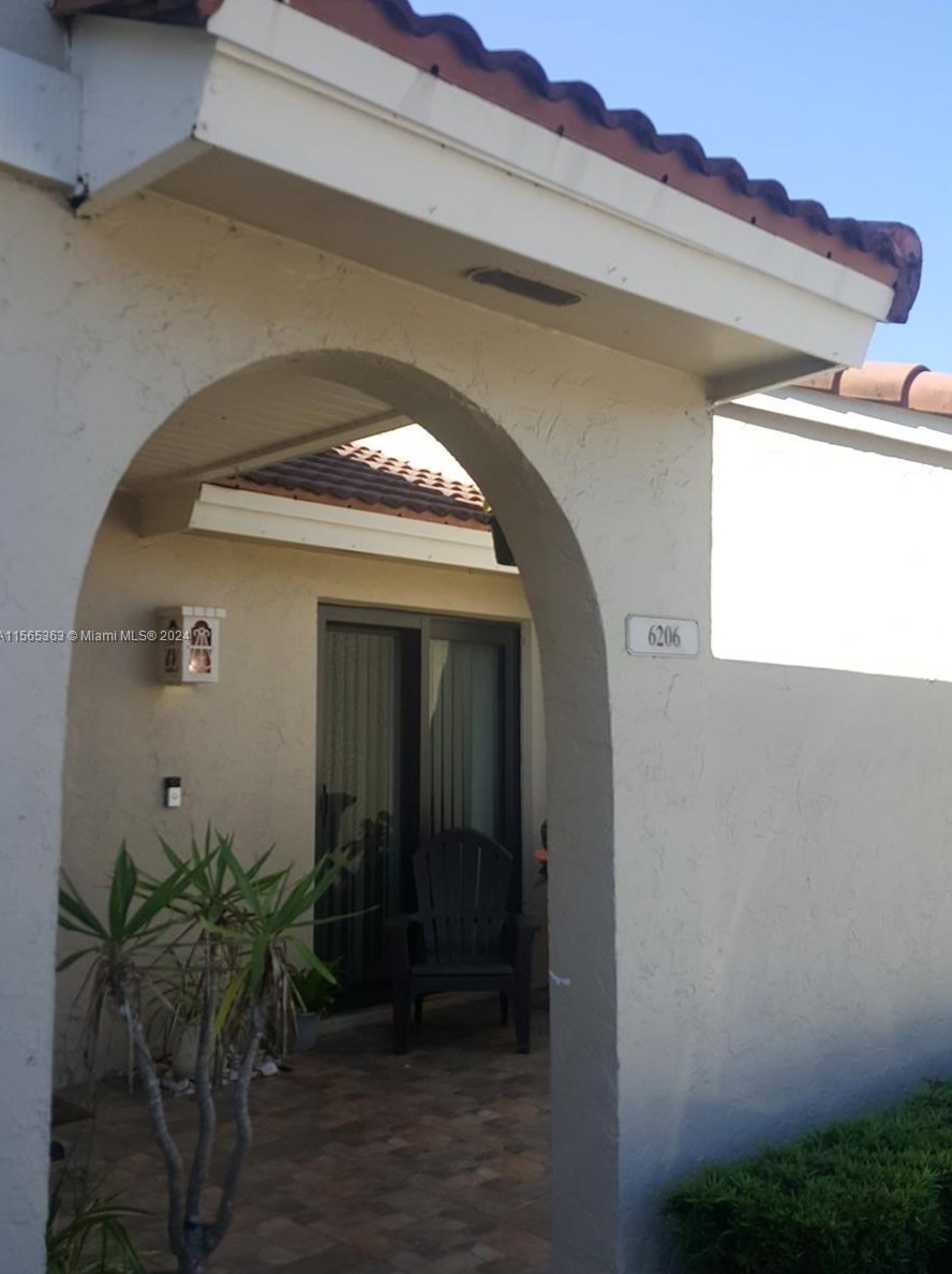 6206 Nw 170th Terrace, Hialeah, FL 33015
