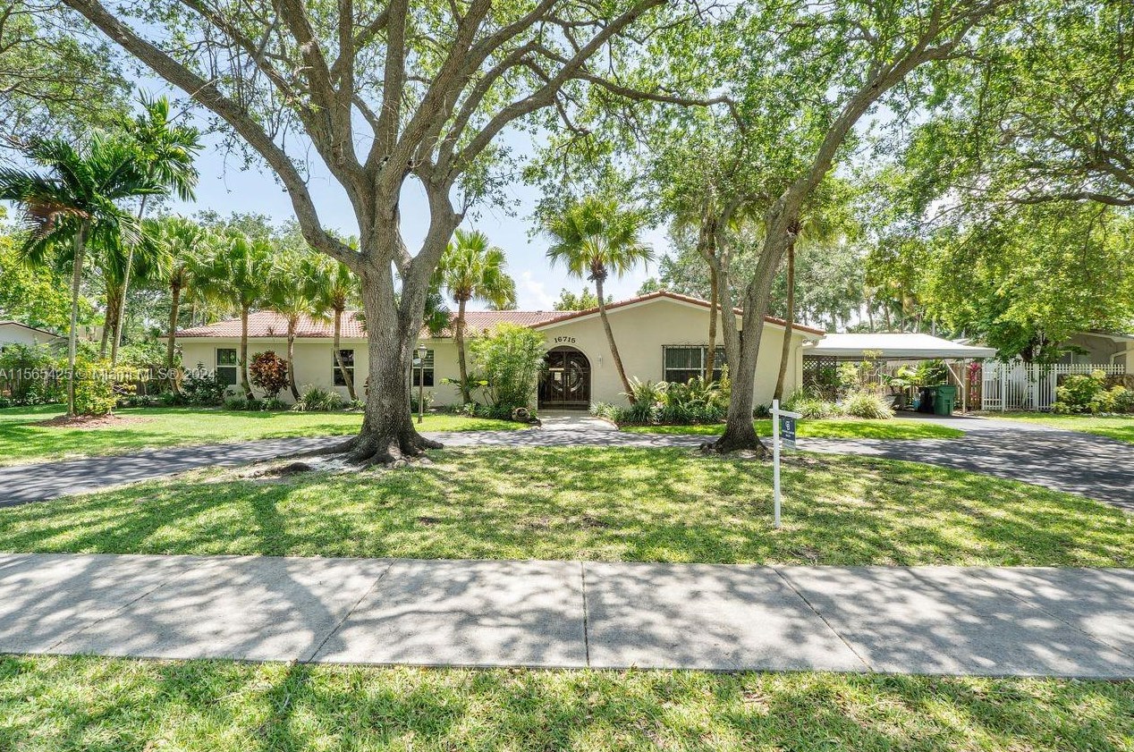 16715 80th Ave, Miami, FL 33157-3754