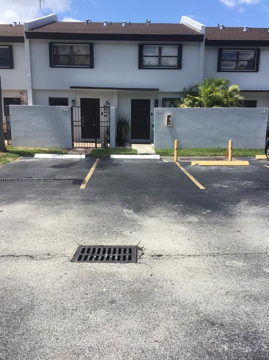 8050 152nd Ave, Miami, FL 33193-1327