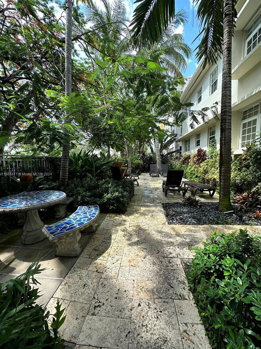 1330 Drexel Ave, Miami, FL 33139-8103