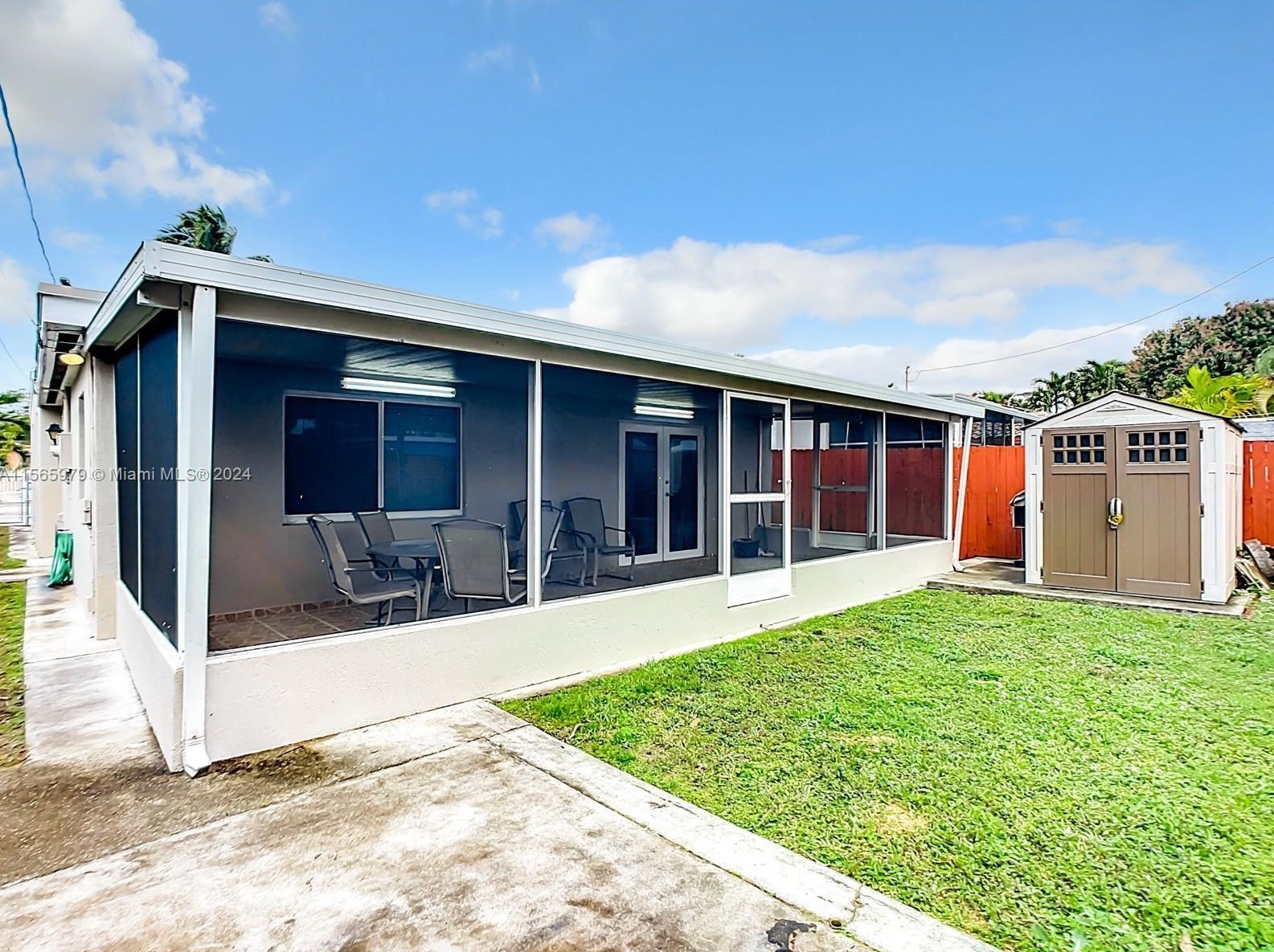 4351 8th Ln, Hialeah FL  33013-2421 exterior