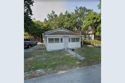 8016 NW 9th Ave - Photo 1
