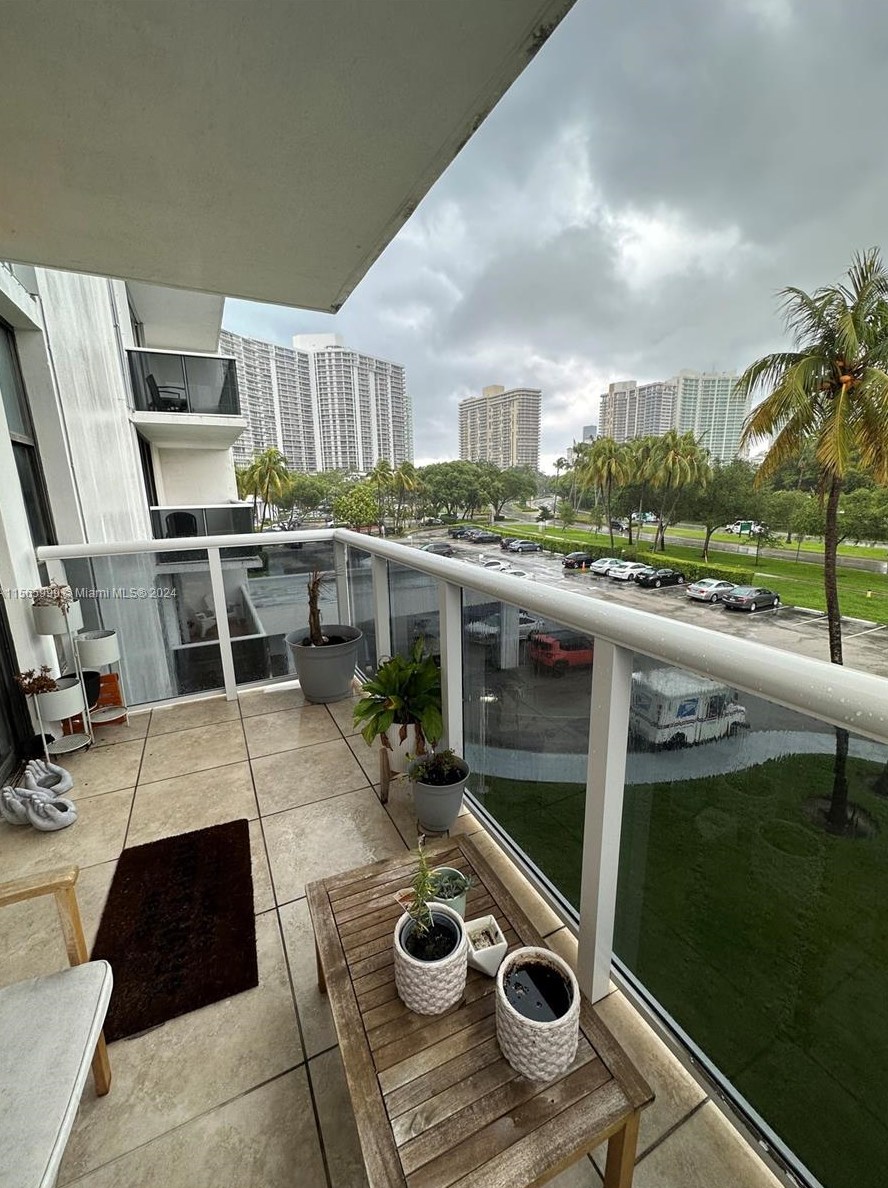 3675 Country Club Dr, Miami FL 33180-1731 exterior