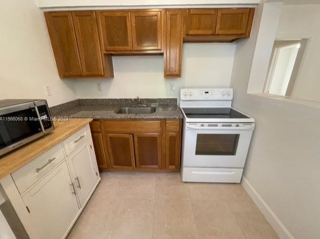 7885 Crespi Blvd, Miami FL 33141-1119 exterior