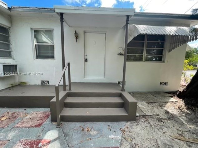 7885 Crespi Blvd, Miami FL 33141-1119 exterior