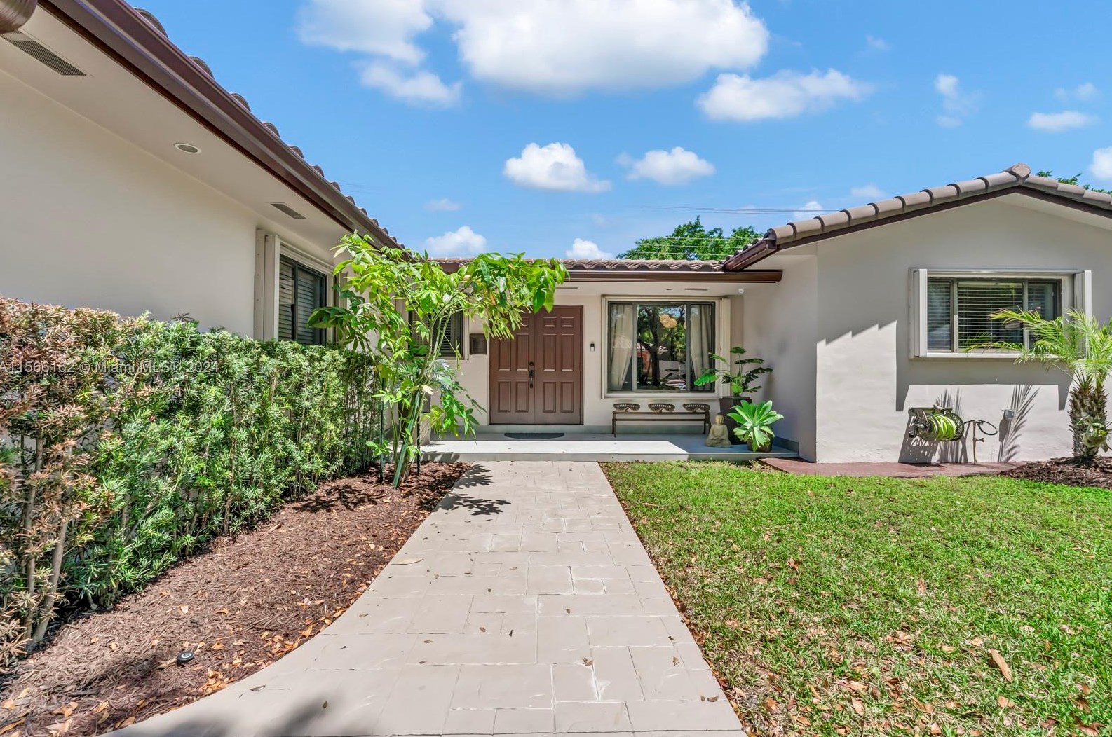 14365 Lake Candlewood Ct, Hialeah, FL 33014