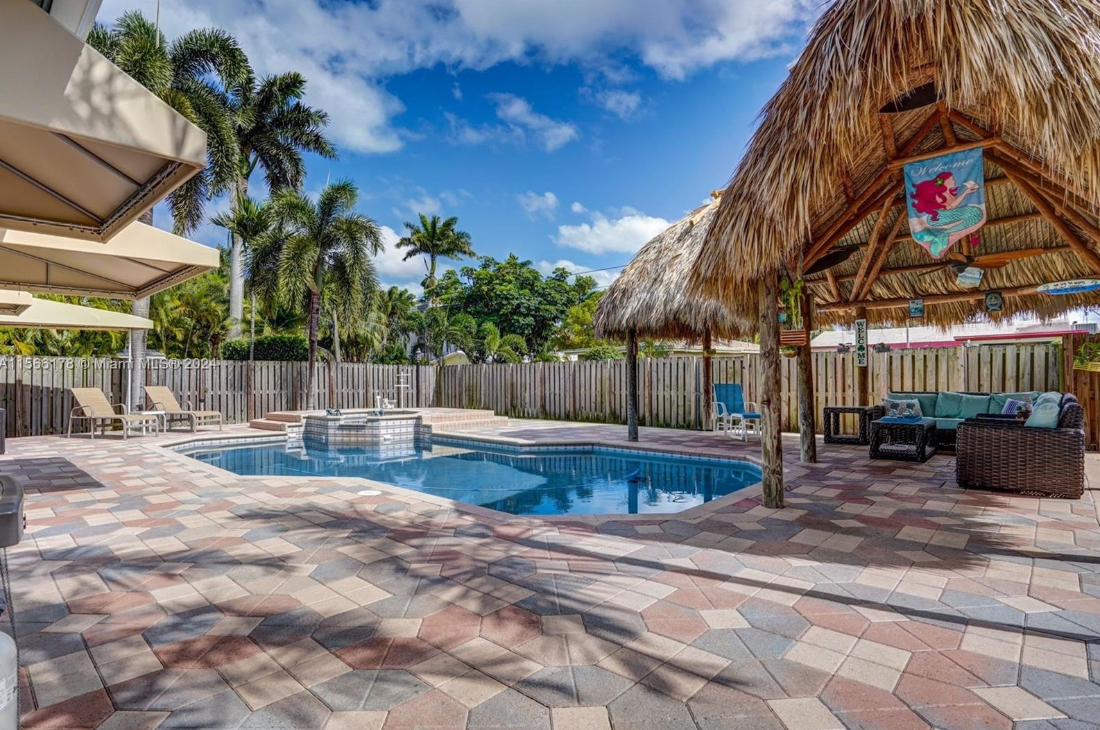 1550 Hayes St, Hollywood, FL 33020-3757