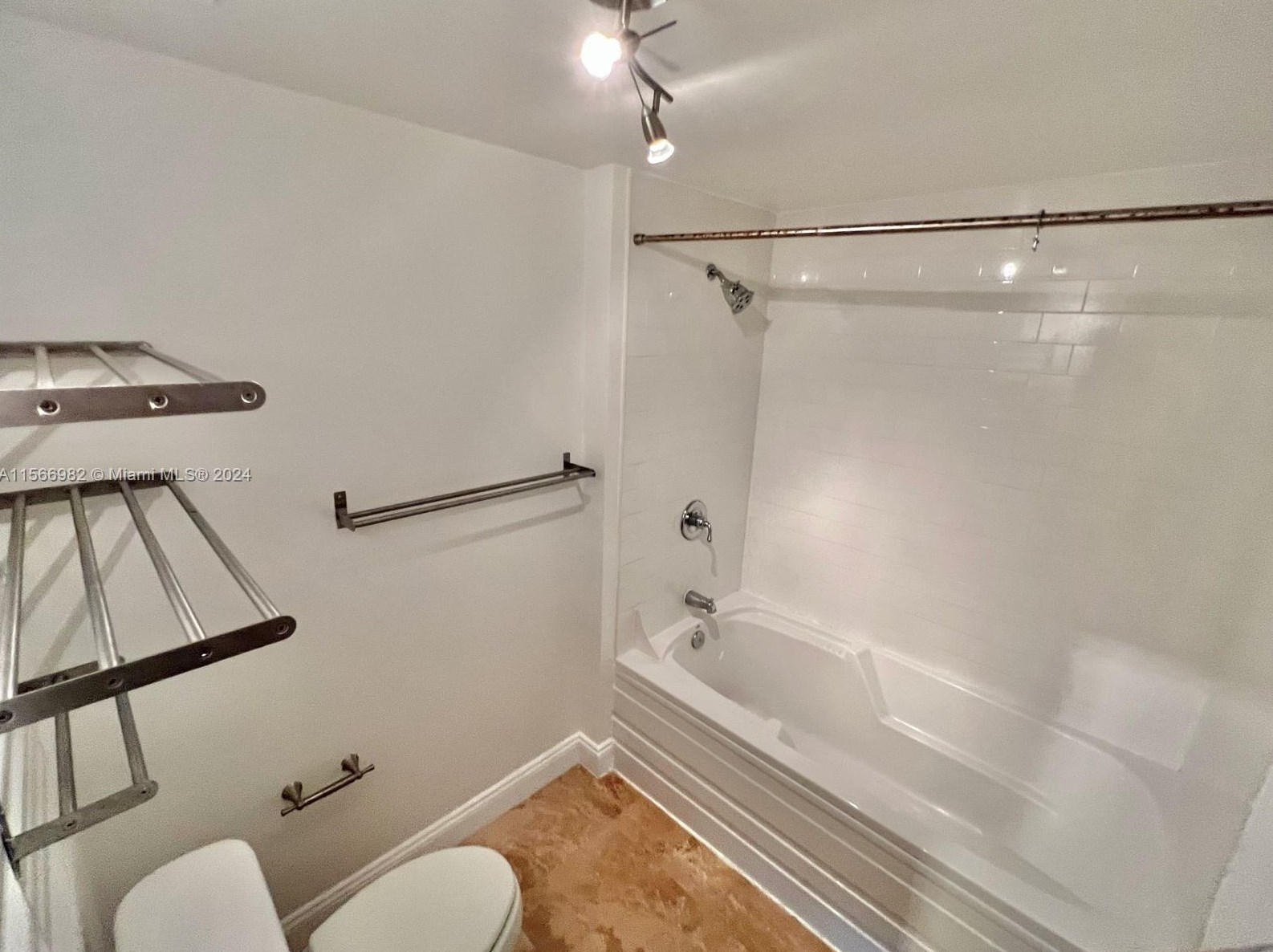 690 1st Ct, Miami FL  33130-2934 exterior