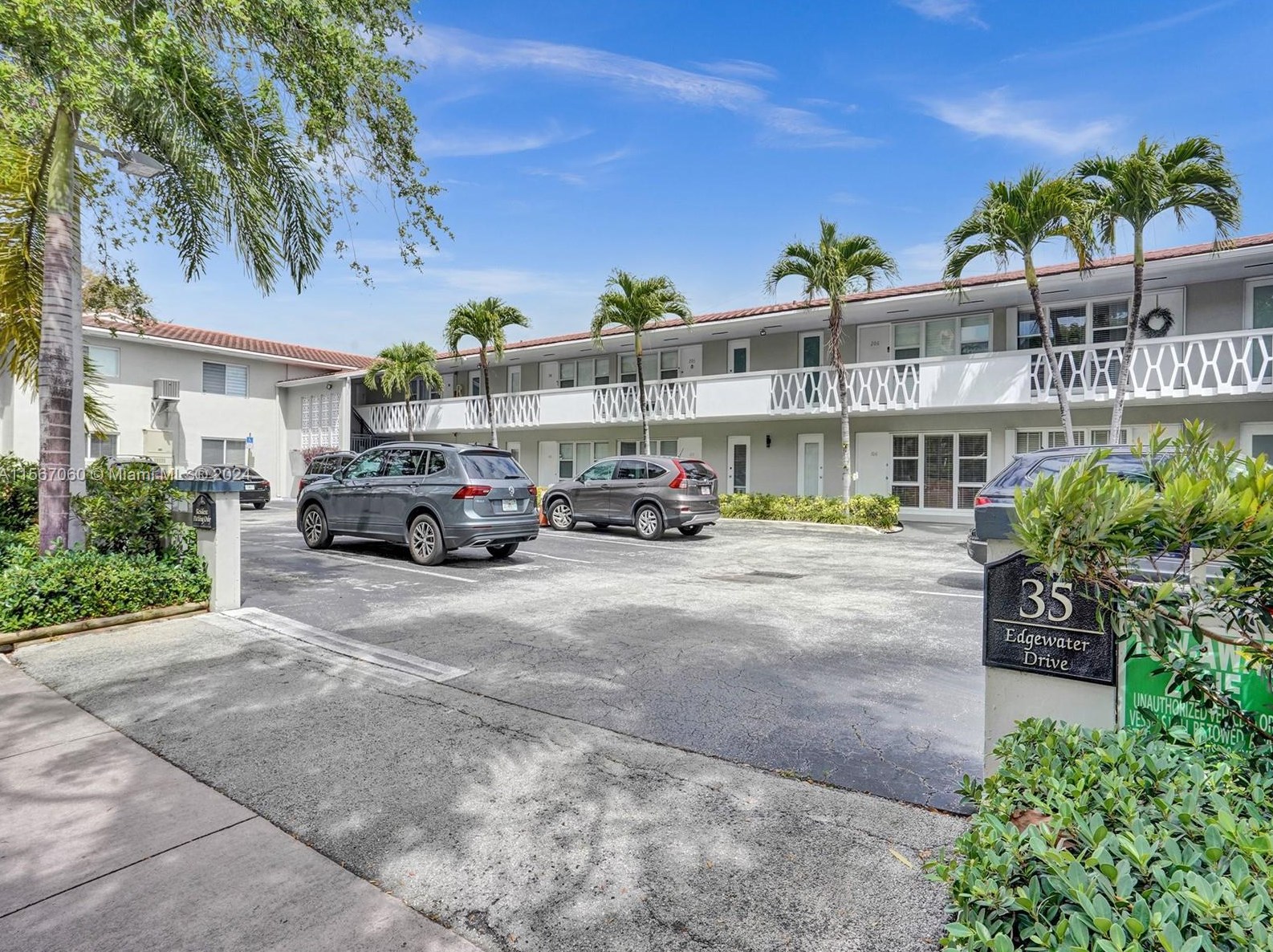 35 Edgewater Dr, Miami FL 33133-6947 exterior