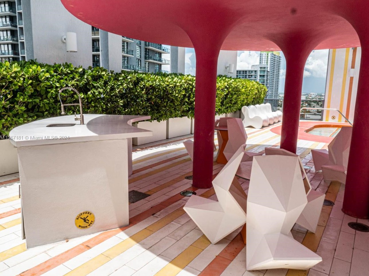 31 6th St, Miami FL 33131-1959 exterior