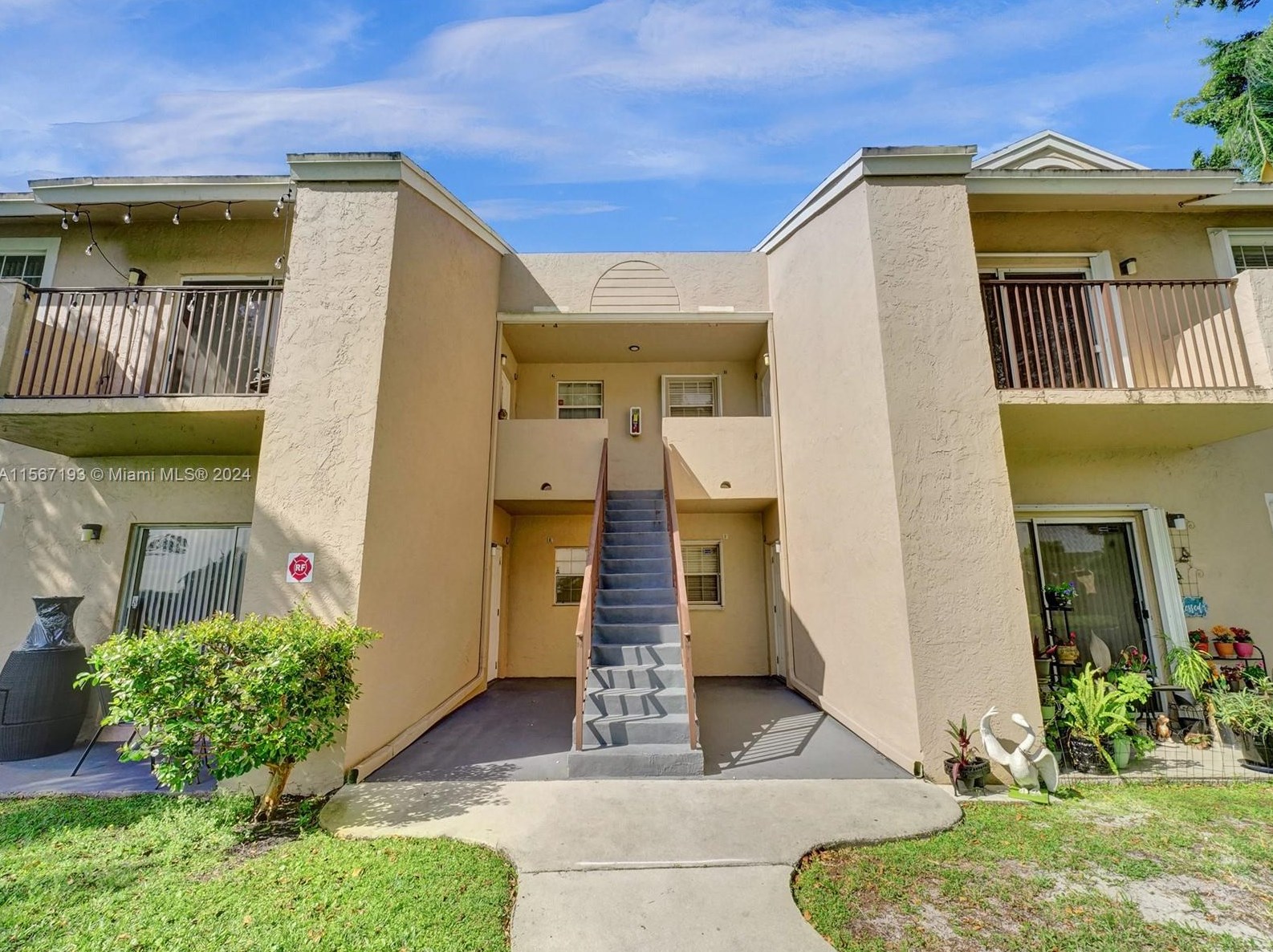 2151 96th Ter, Hollywood, FL 33024-3015