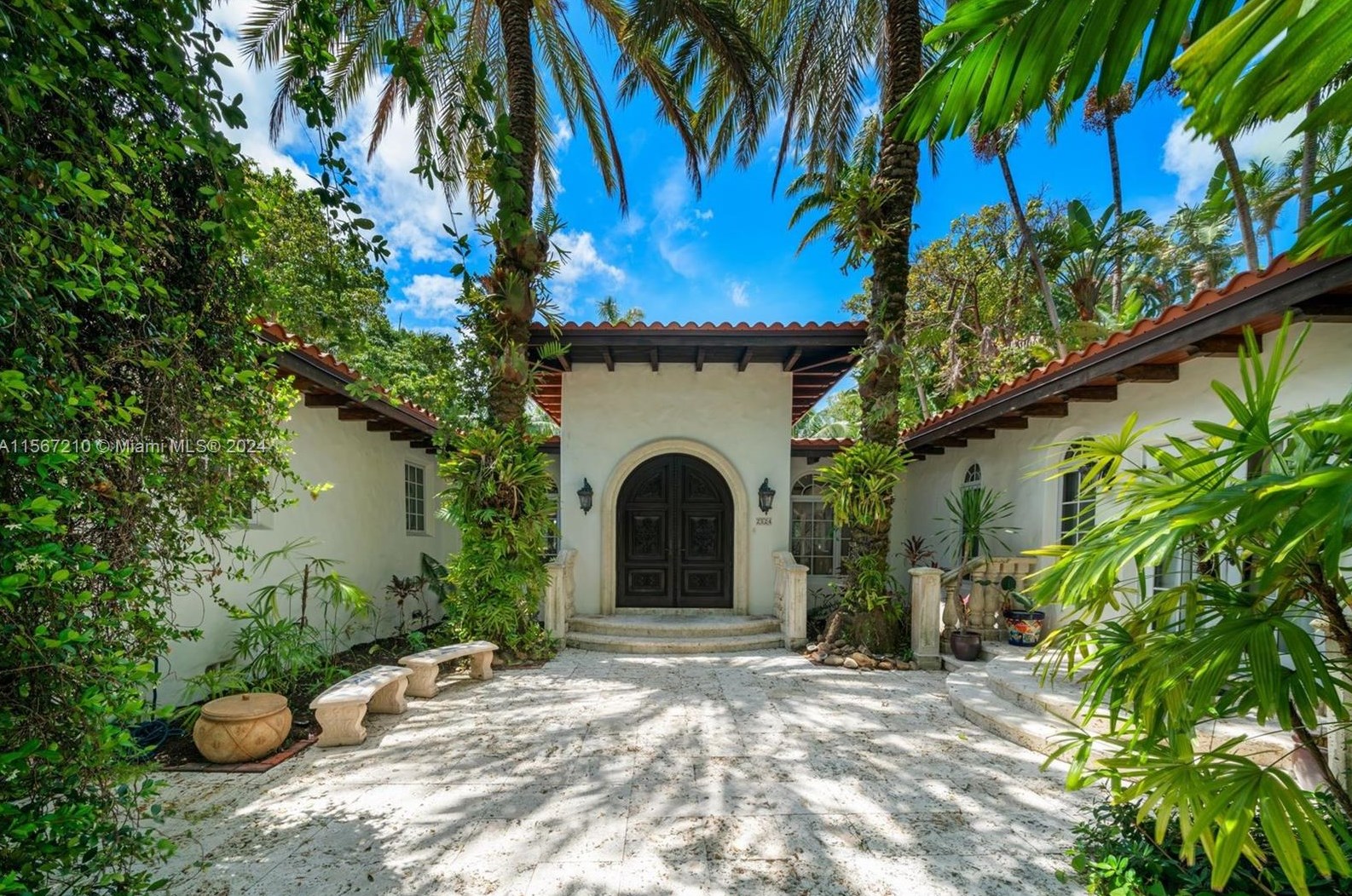 2524 Regatta Ave, Miami, FL 33140-4235