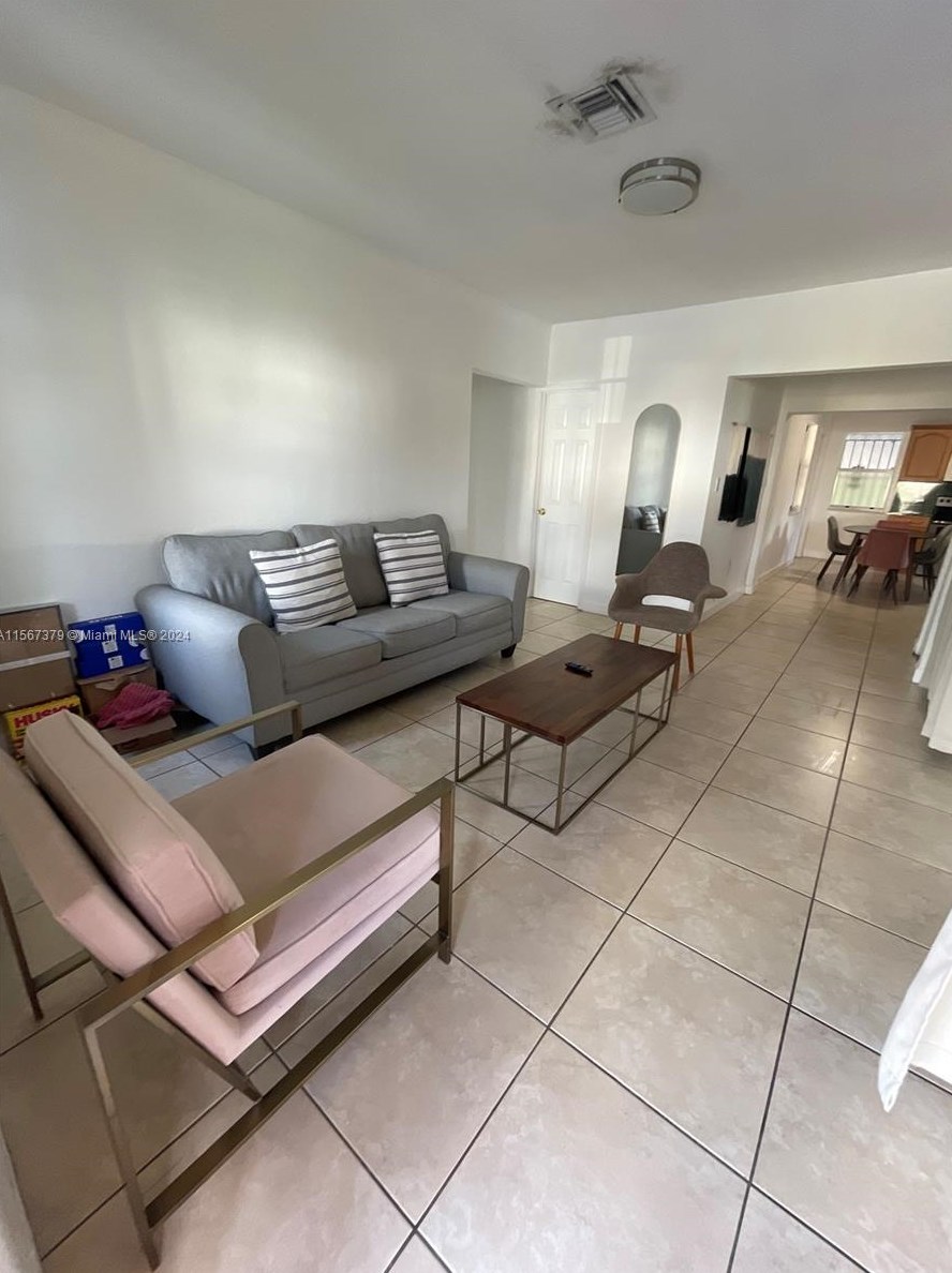 8 Nw 33rd Ave, Miami, FL 33135