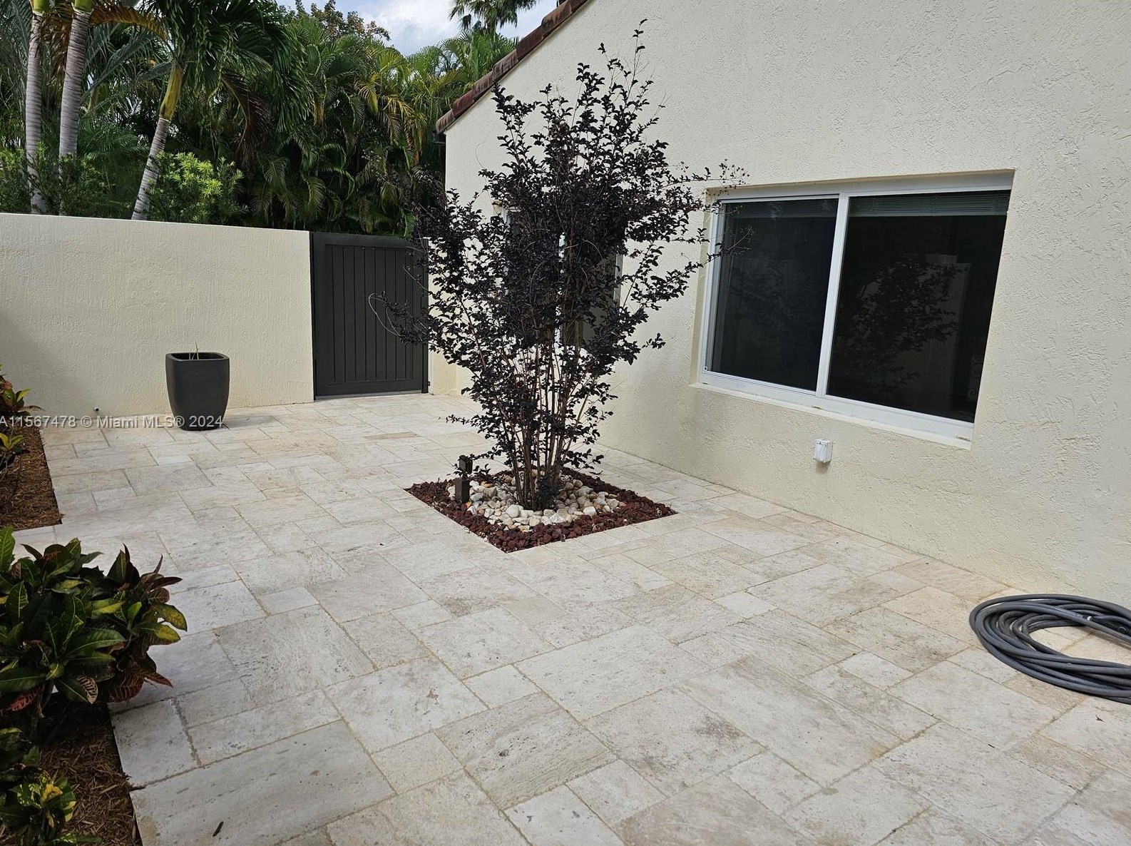 183 South Dr, Miami, FL 33166-5921