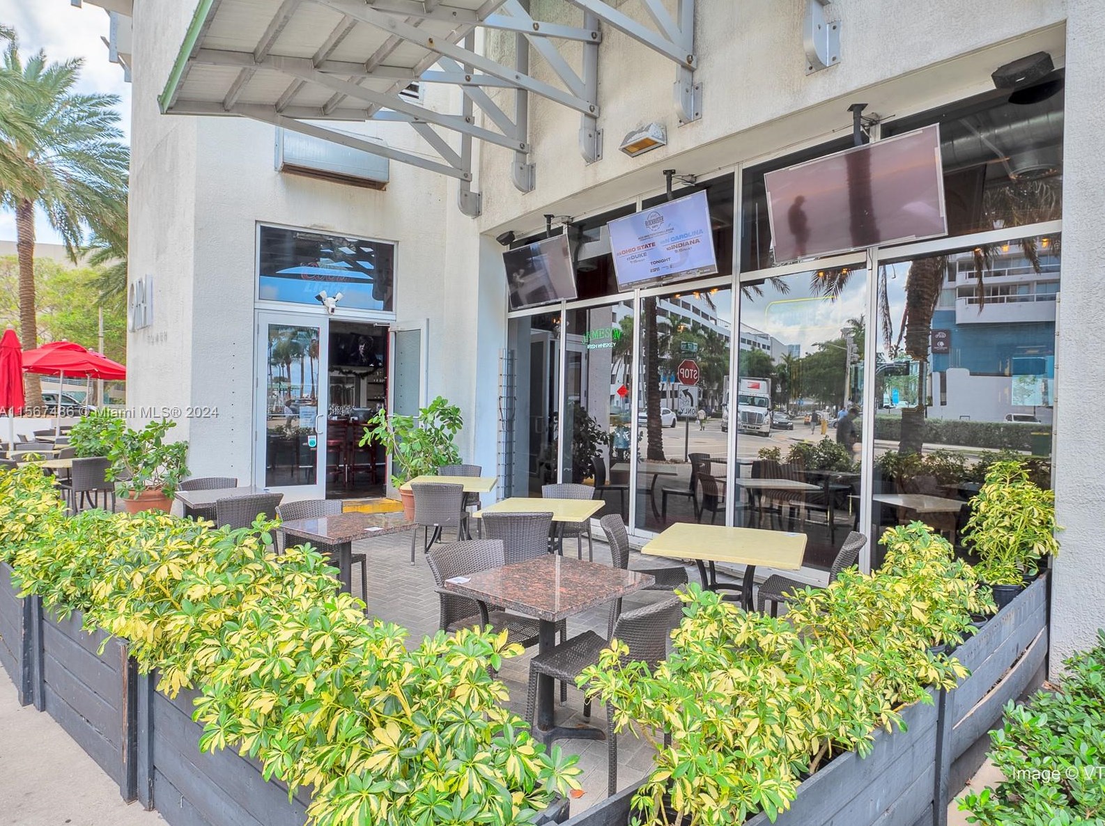 1750 Bayshore Dr, Miami FL 33132-3207 exterior