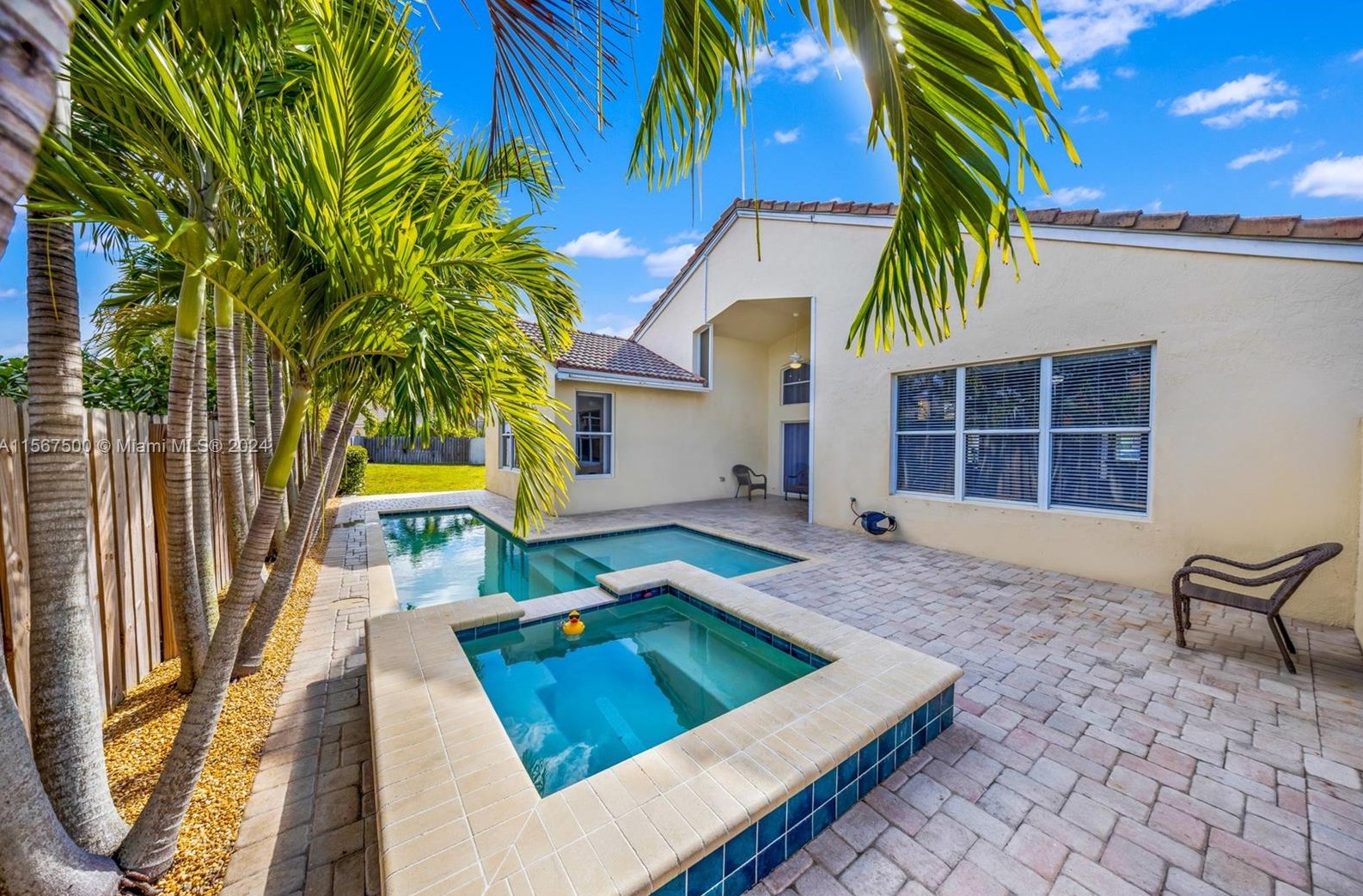 9325 Cove Point Cir, Boynton Beach FL  33472-2767 exterior