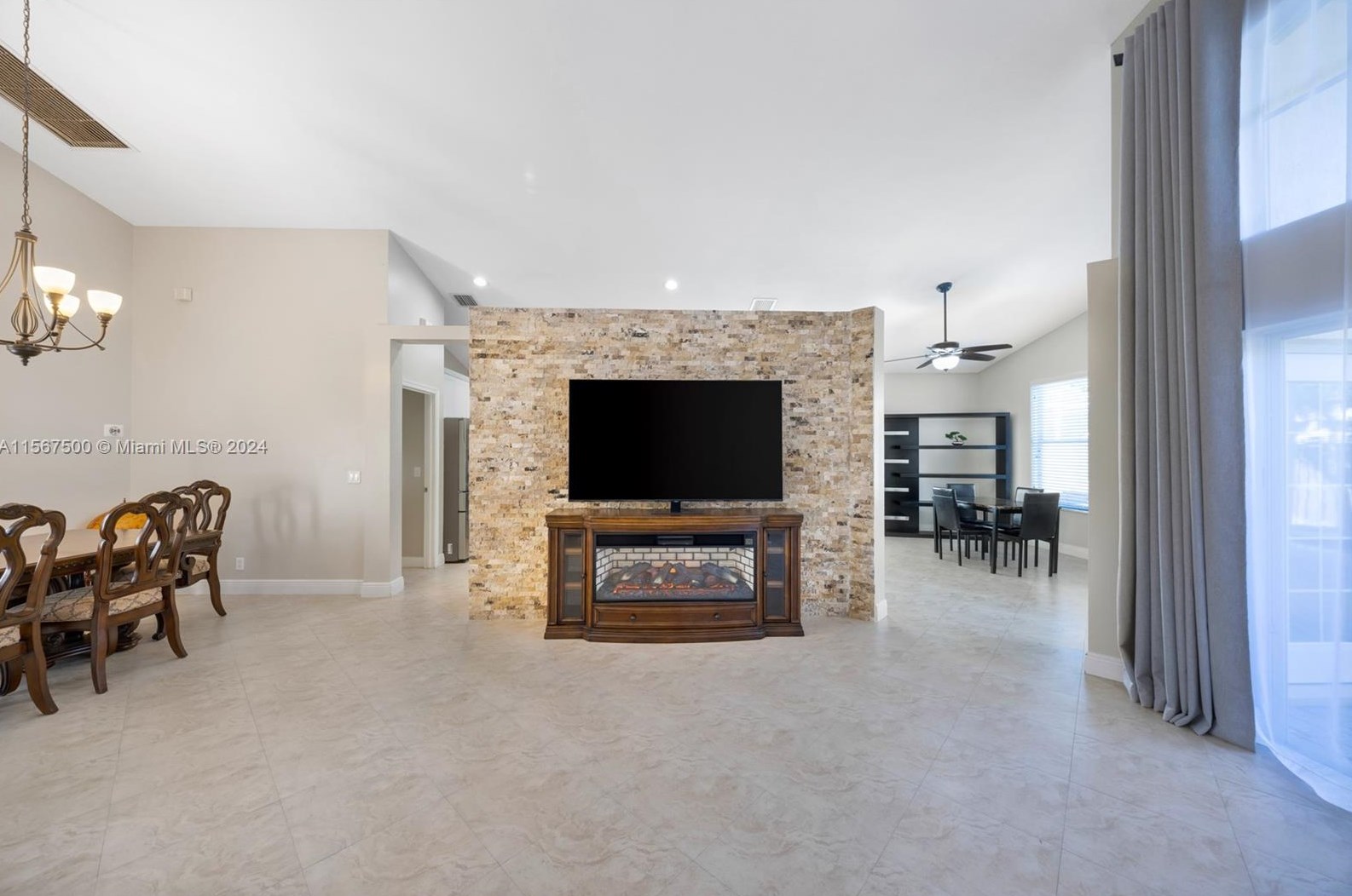 9325 Cove Point Cir, Boynton Beach FL  33472-2767 exterior