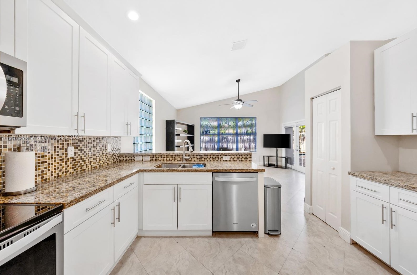 9325 Cove Point Cir, Boynton Beach FL  33472-2767 exterior