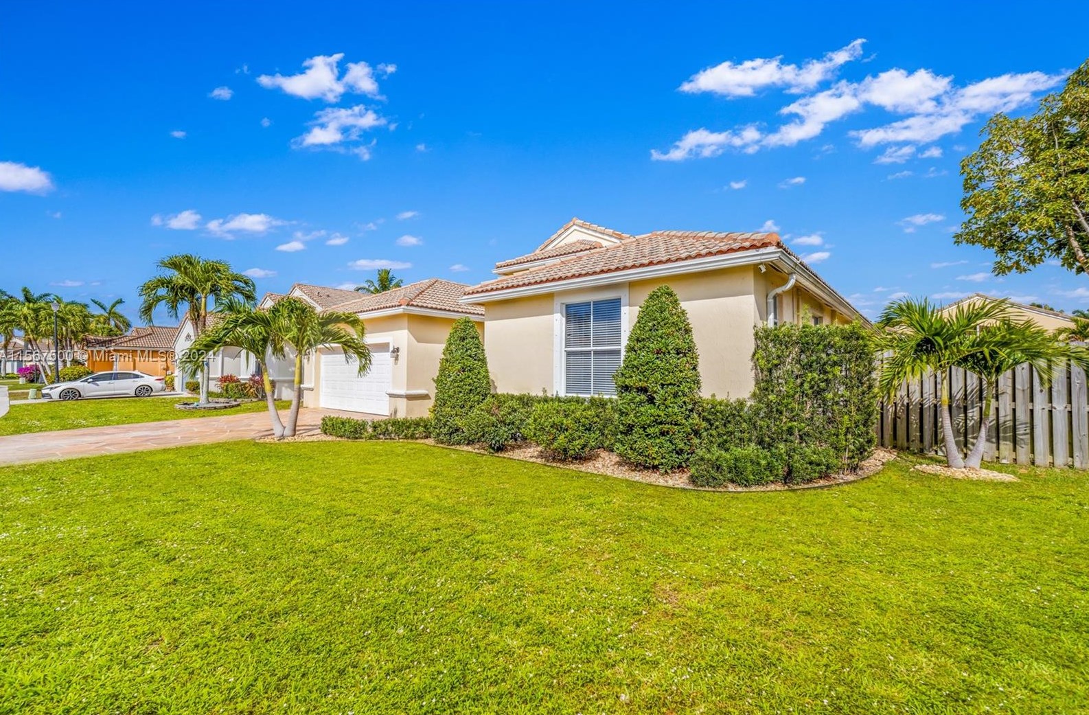 9325 Cove Point Cir, Boynton Beach FL  33472-2767 exterior