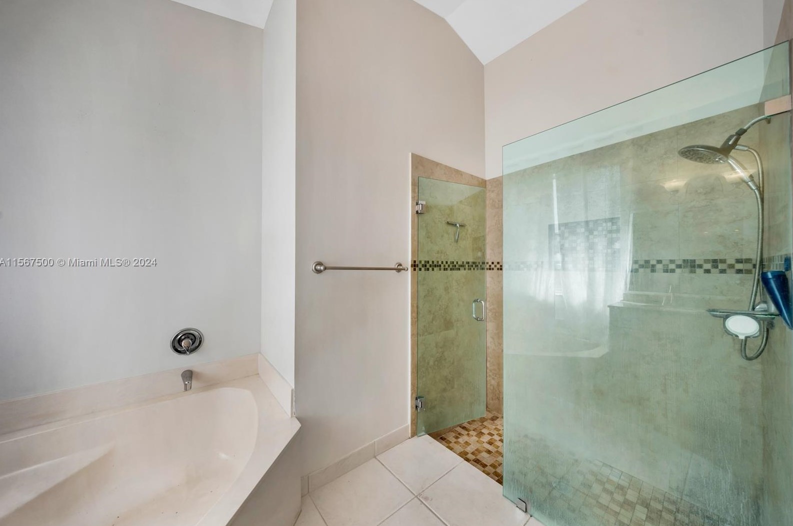 9325 Cove Point Cir, Boynton Beach FL  33472-2767 exterior