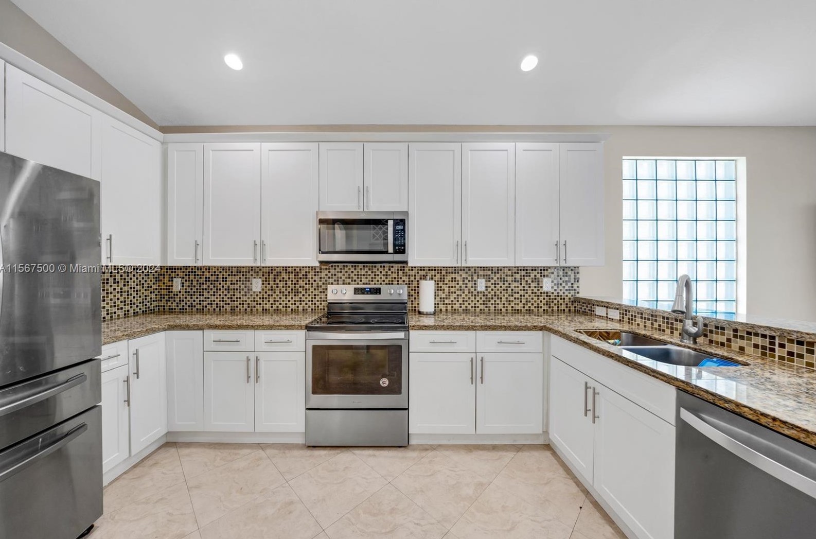 9325 Cove Point Cir, Boynton Beach FL  33472-2767 exterior