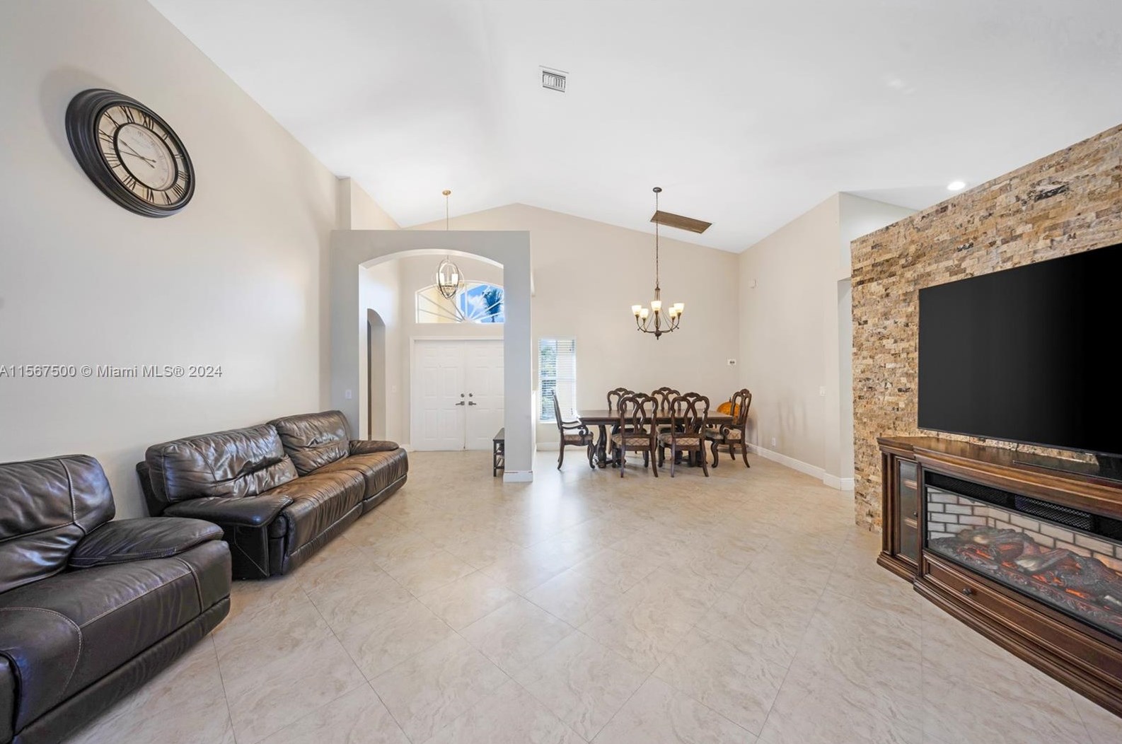 9325 Cove Point Cir, Boynton Beach FL  33472-2767 exterior