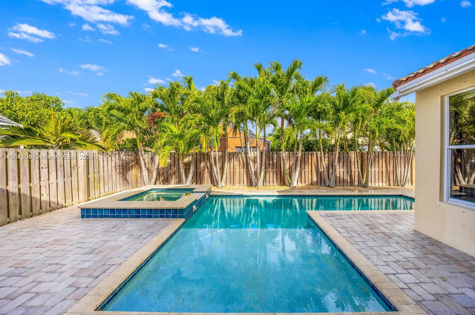 9325 Cove Point Cir, Boynton Beach FL  33472-2767 exterior