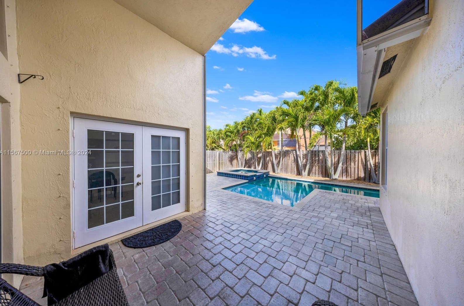 9325 Cove Point Cir, Boynton Beach FL  33472-2767 exterior