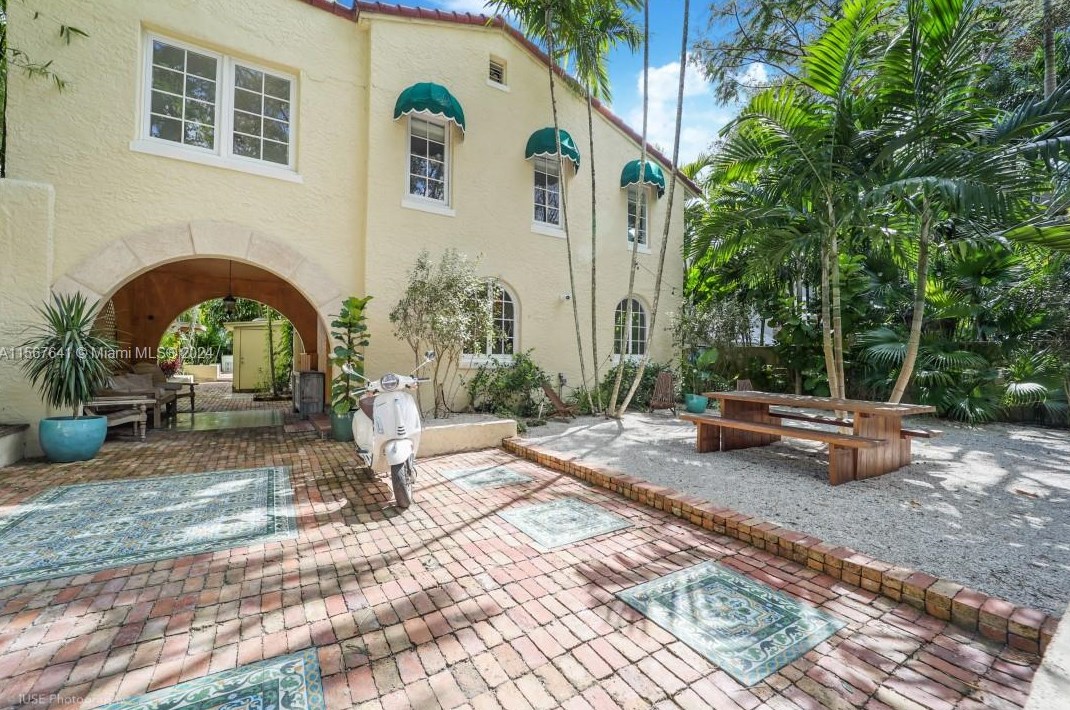 4040 Ensenada Ave, Miami, FL 33133-6314