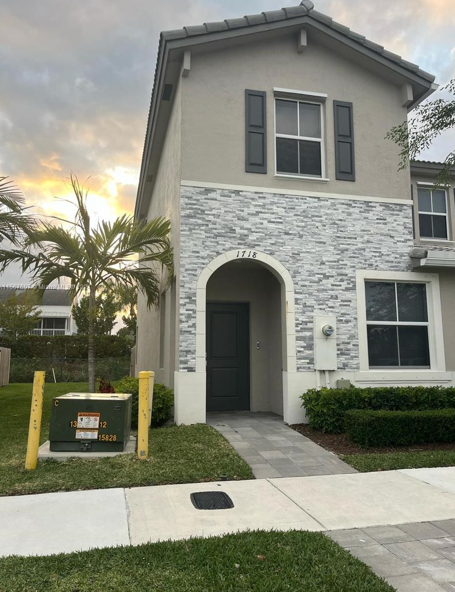 1718 26th Ter, Homestead, FL 33035-7038