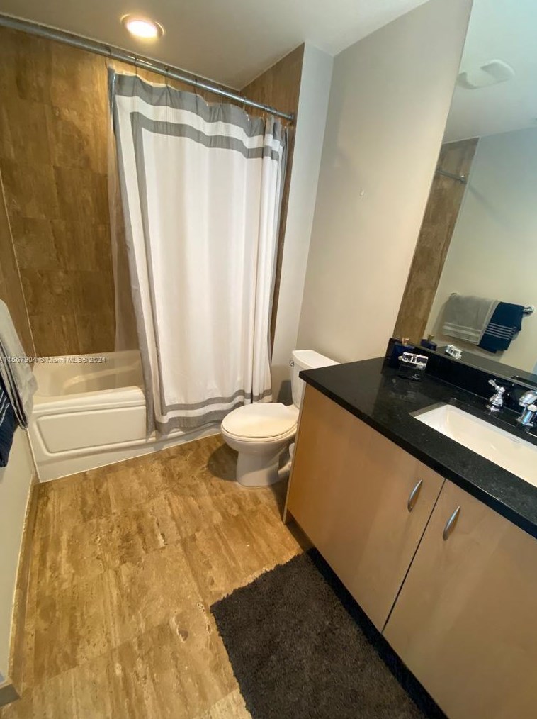 300 Biscayne Blvd, Miami FL  33131-5308 exterior