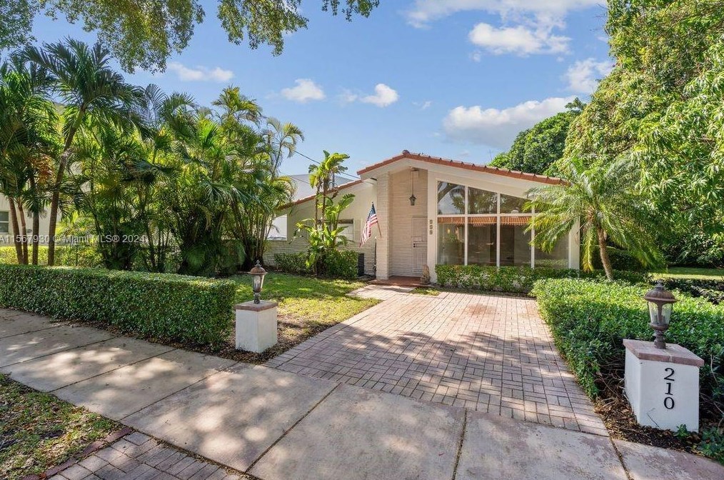 210 Sarto Ave, Miami, FL 33134