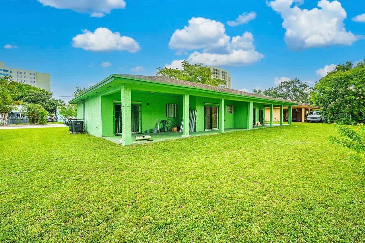 2320 52nd St, Miami, FL 33142-8023