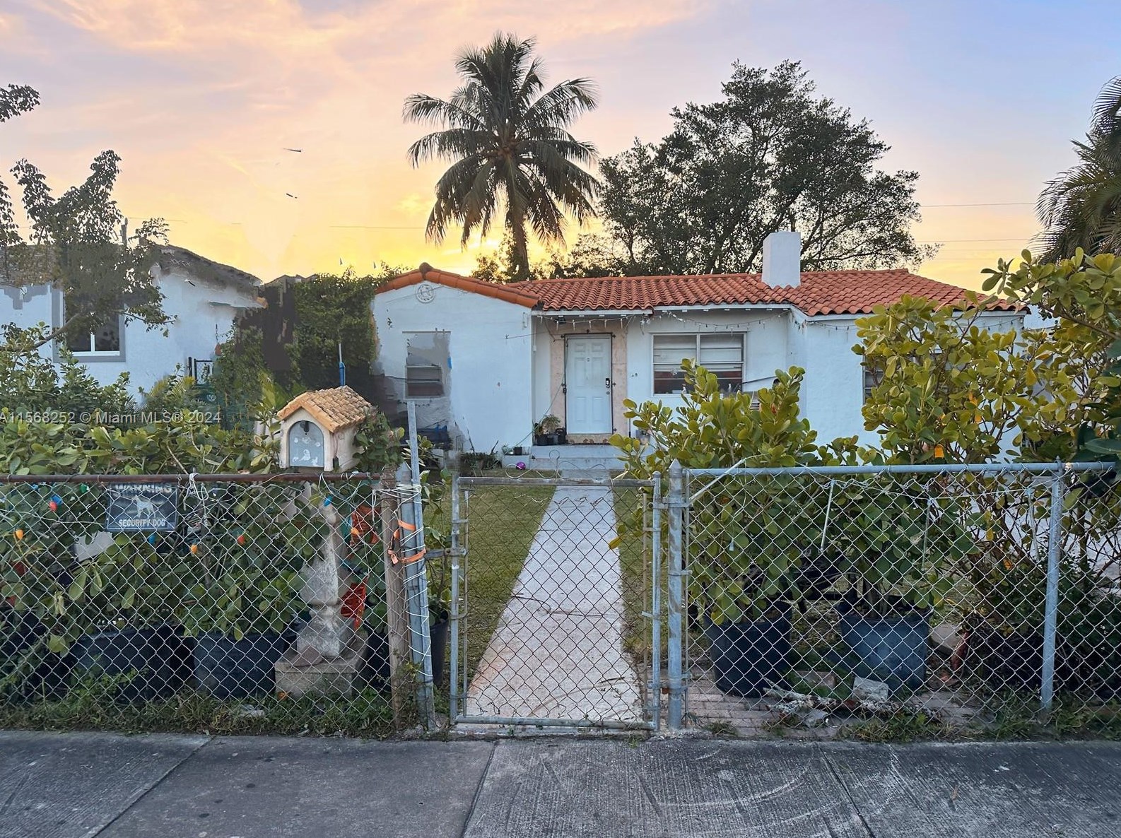 810 17th Ct, Miami, FL 33125-3515