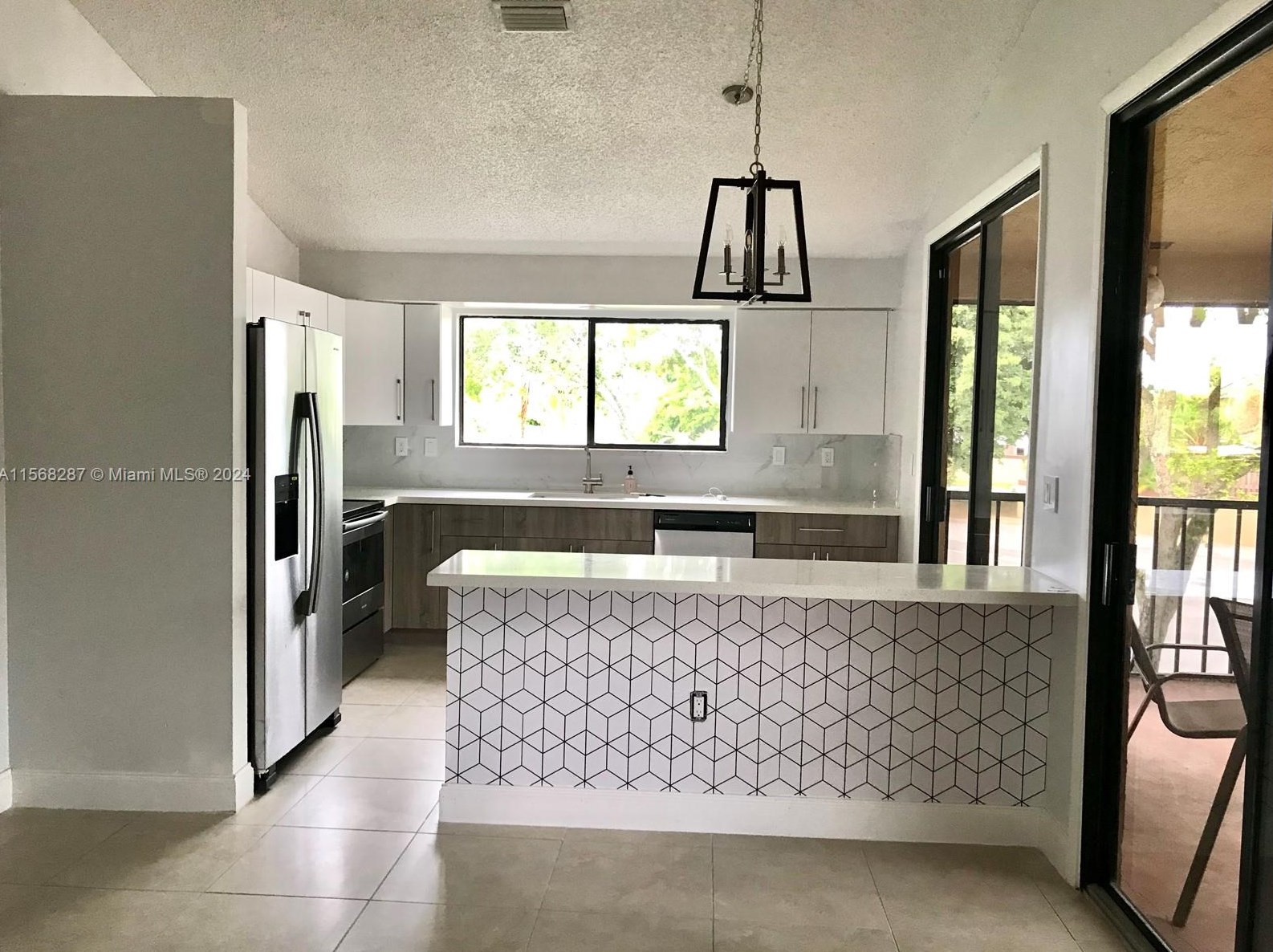 8211 Nw 191st St #3-e, Hialeah, FL 33015