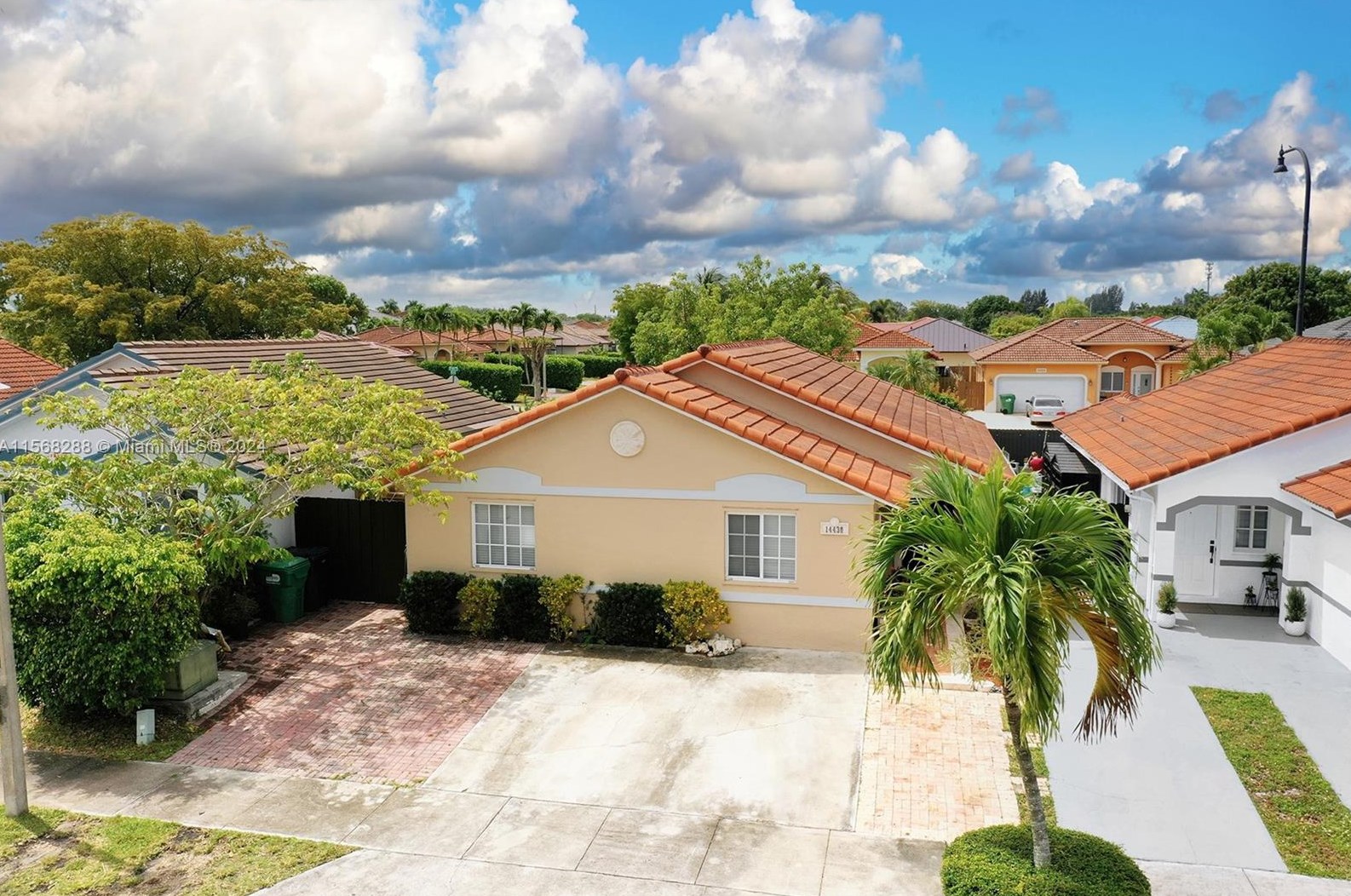 14430 179th Ln, Miami, FL 33177-2630