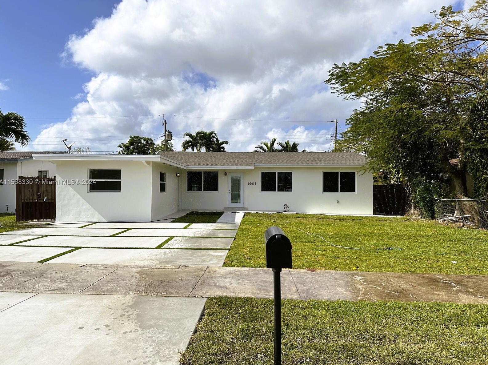 10415 6th St, Miami, FL 33174-1611