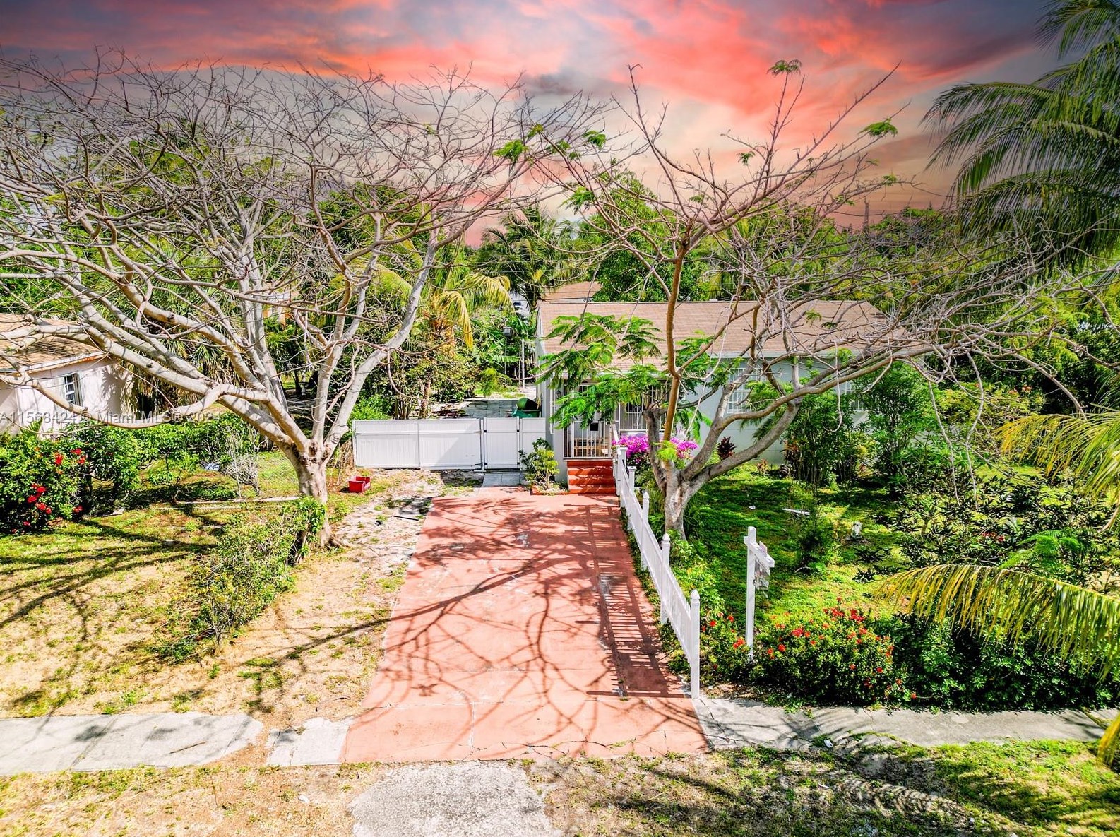 121 171 Ter, Miami FL 33177-2707 exterior