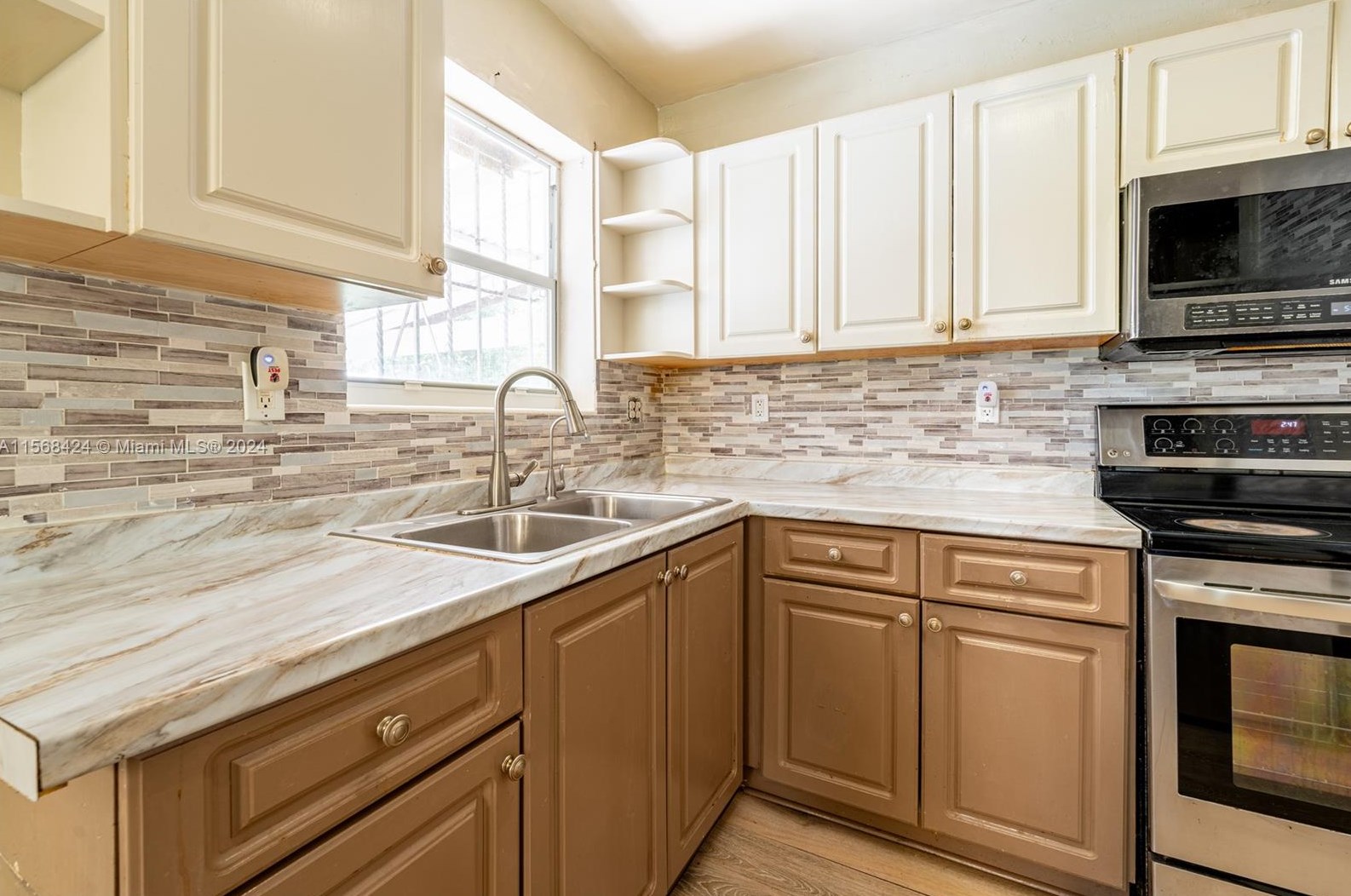 121 171 Ter, Miami FL 33177-2707 exterior