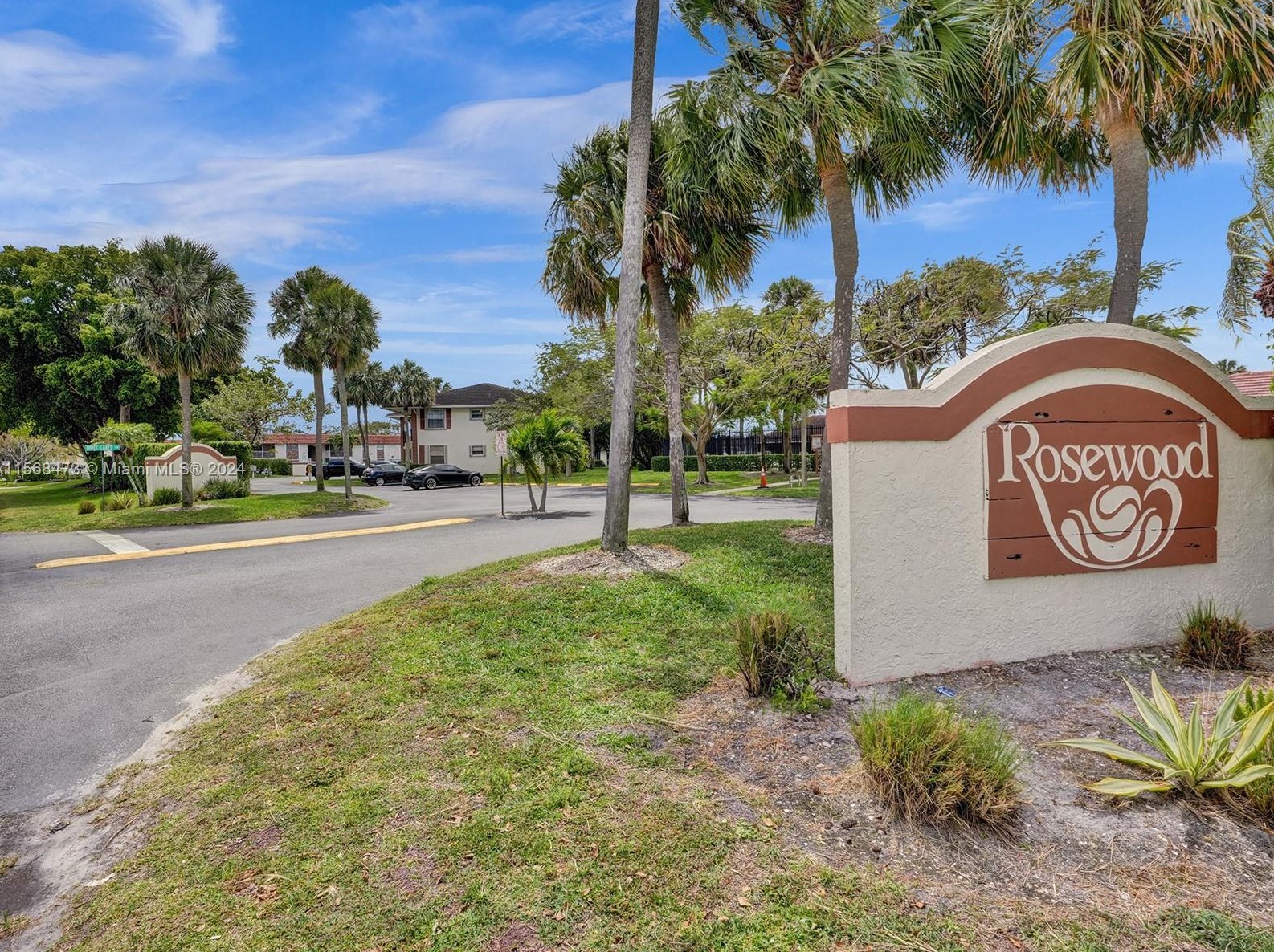 9987 Three Lakes Cir, Boca Raton, FL 33428-6208